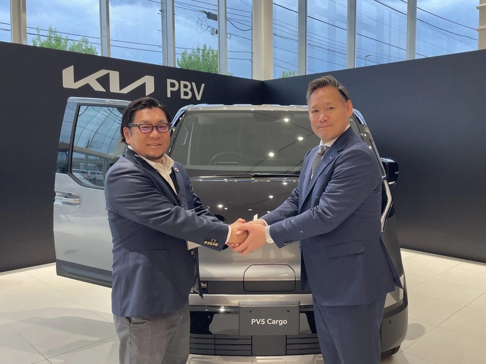 【正直レビュー】世界が認めた次世代EVバン「Kia PV5」が日本上陸！仕事も遊びも変わる未来のクルマを徹底解説