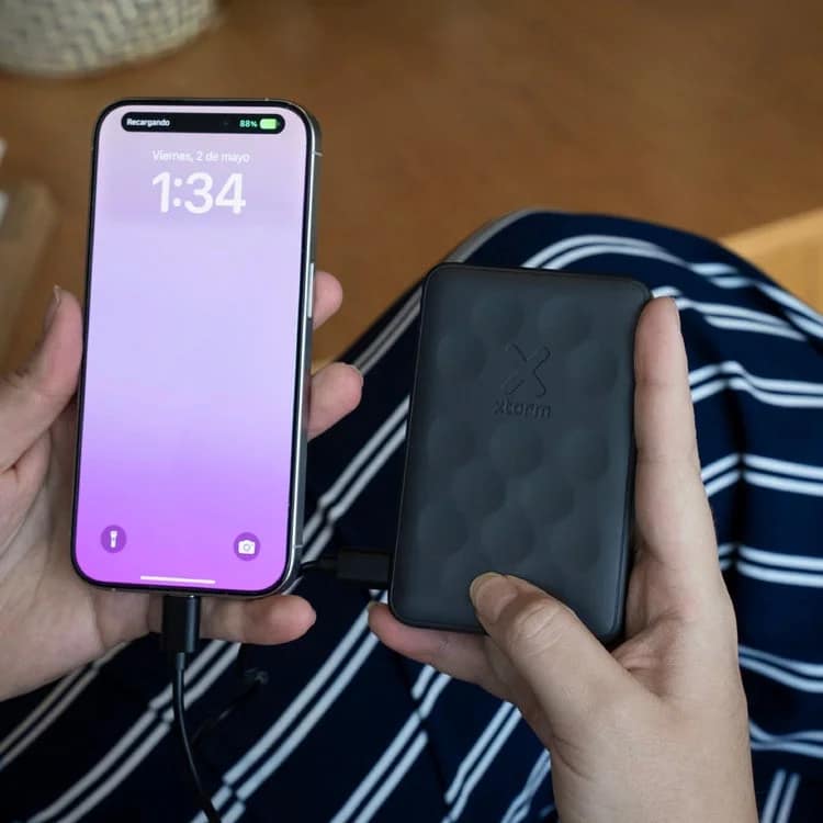 iPhone charging with Xtorm power bank