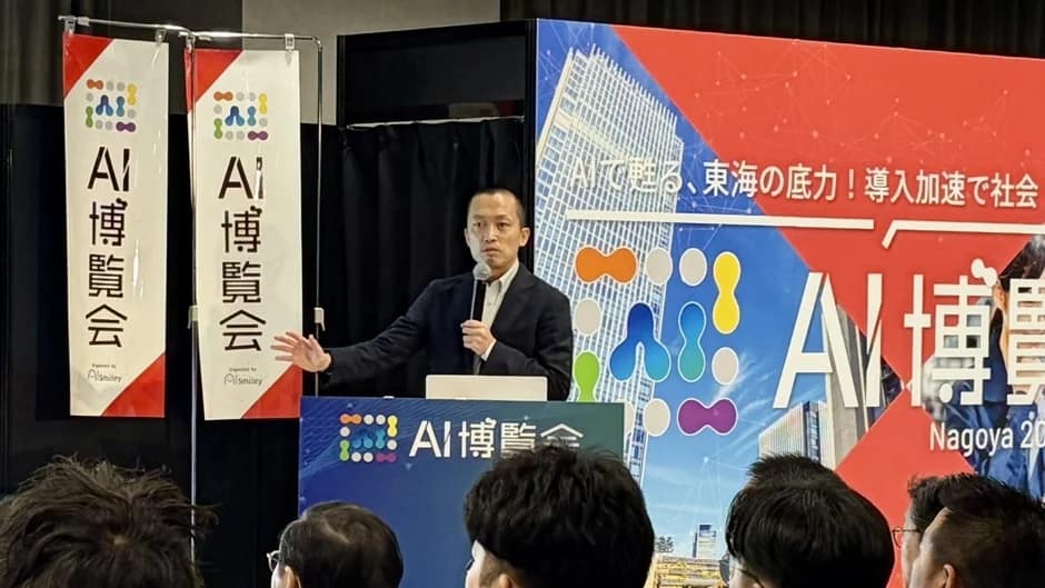 講演中の男性