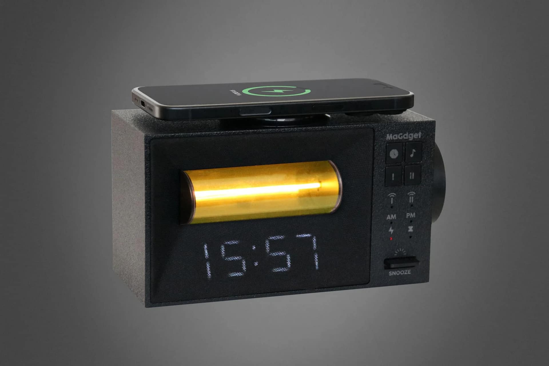 MagSafe充電中のMaGdget WakeUp Clock