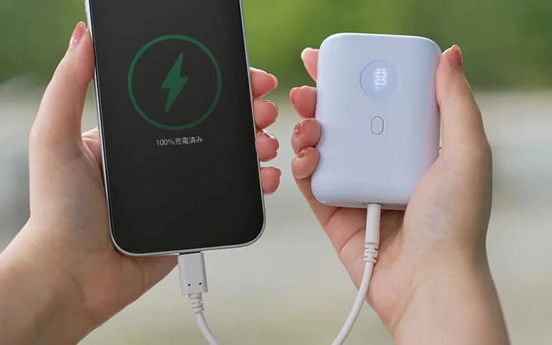 モバイルバッテリーでスマートフォンが満充電になった様子