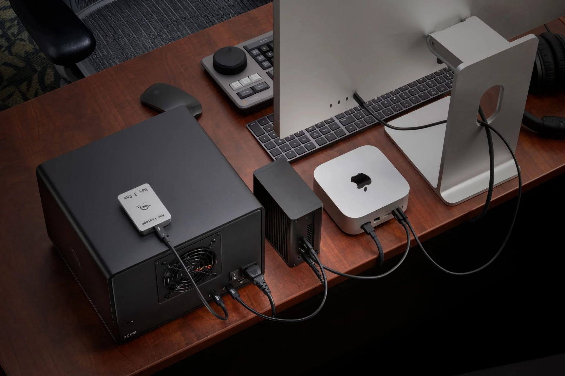 Mac miniデスクでの使用イメージ
