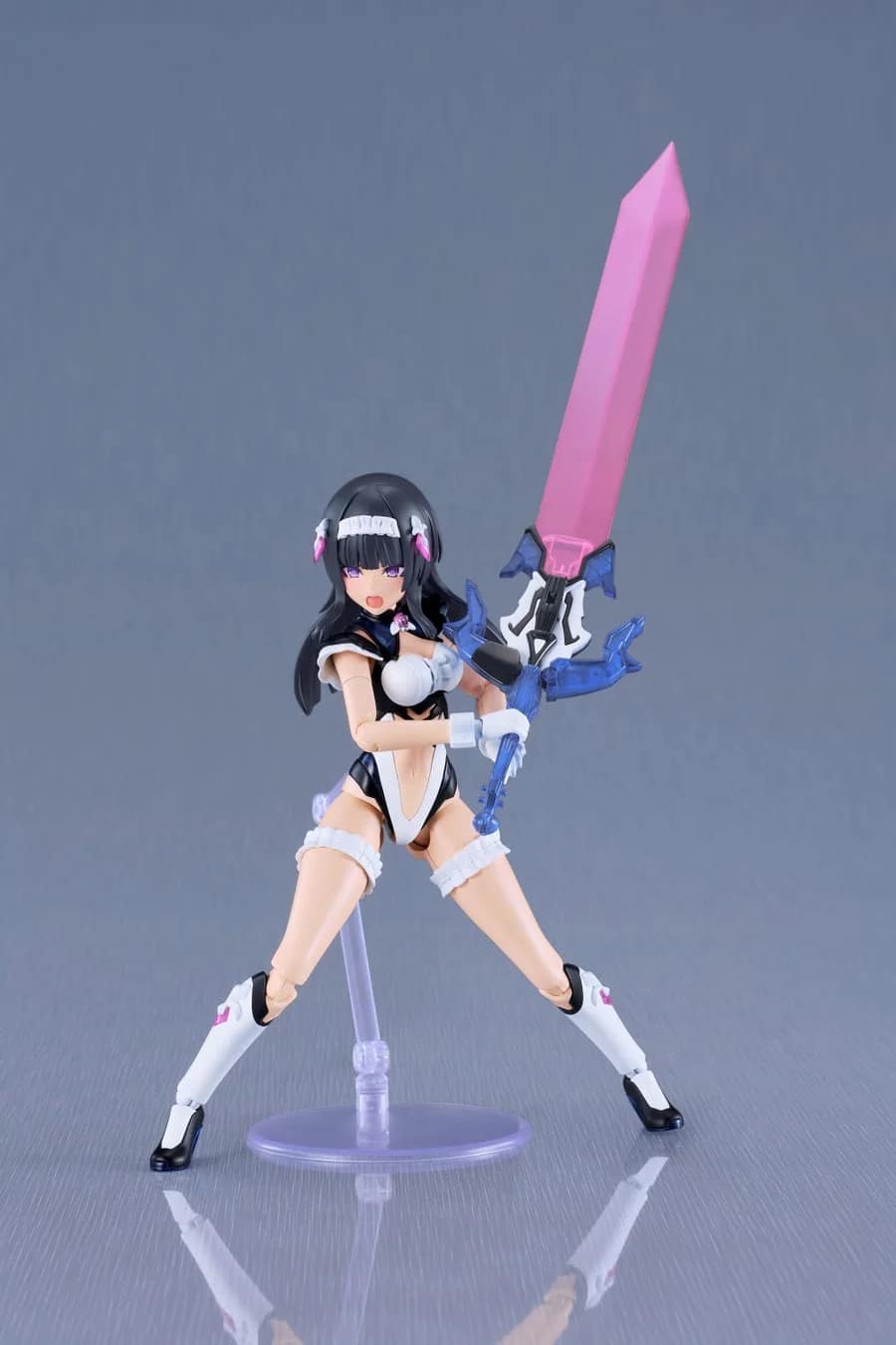 エリカ＝ストラディヴァリの武器構えポーズ