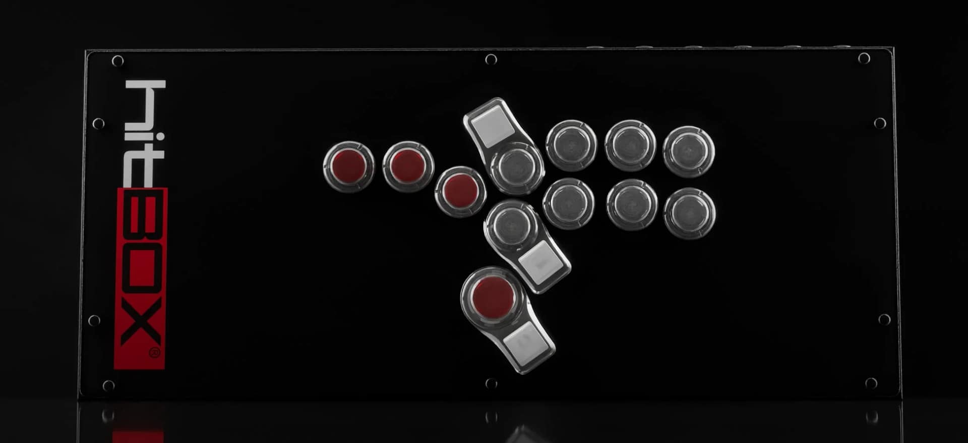 Hitboxコントローラーのクローズアップ画像。左側に「hitBOX」のロゴがあり、多数のボタンが配置されています。